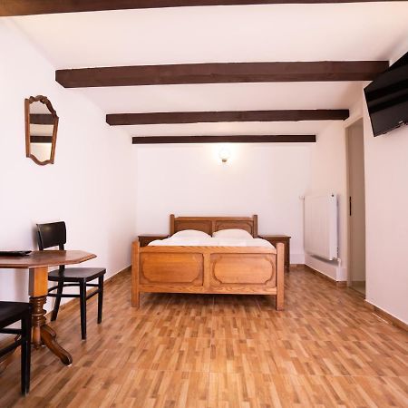 La Padure Hotel Brebu Bagian luar foto
