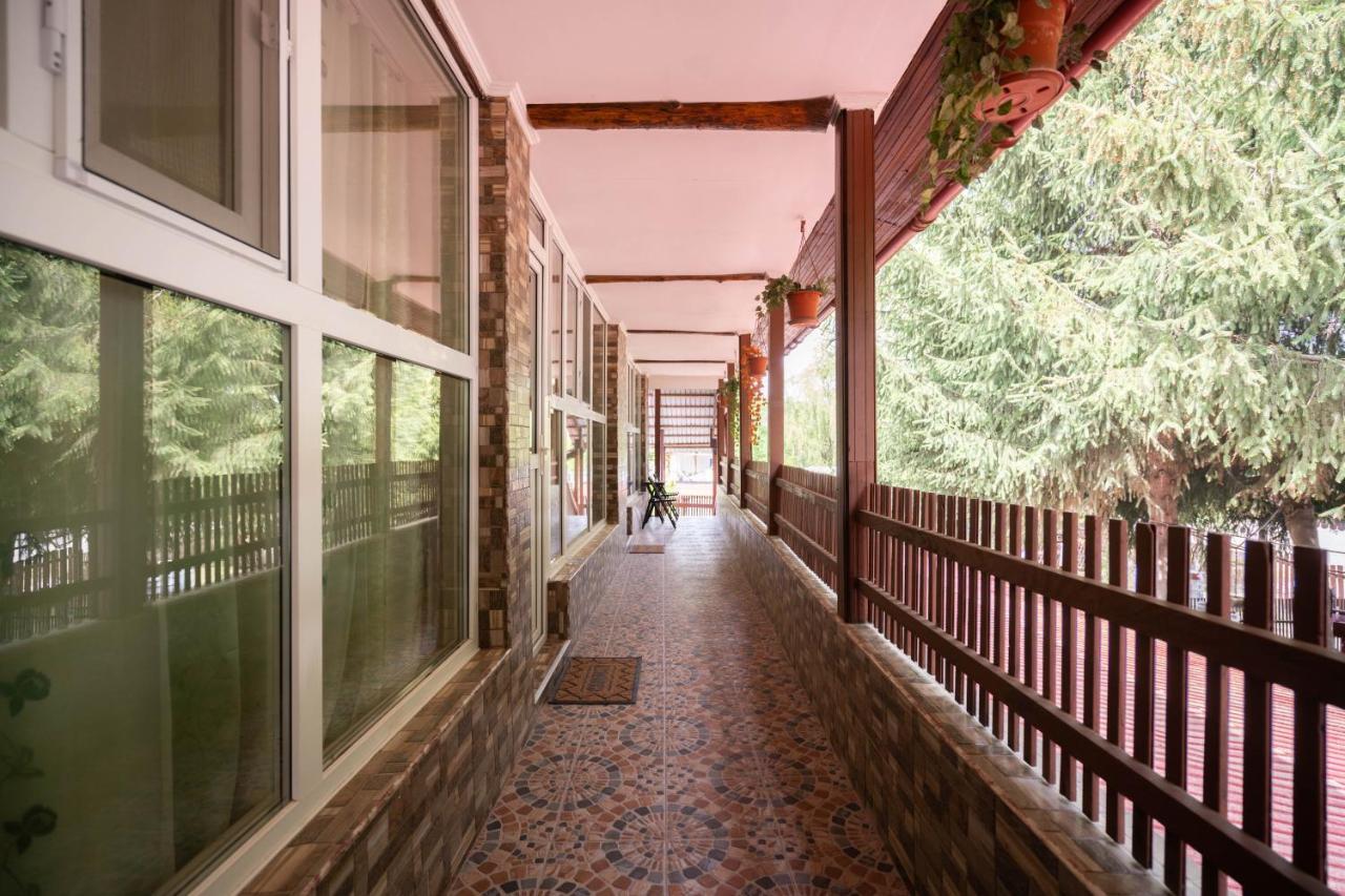 La Padure Hotel Brebu Bagian luar foto