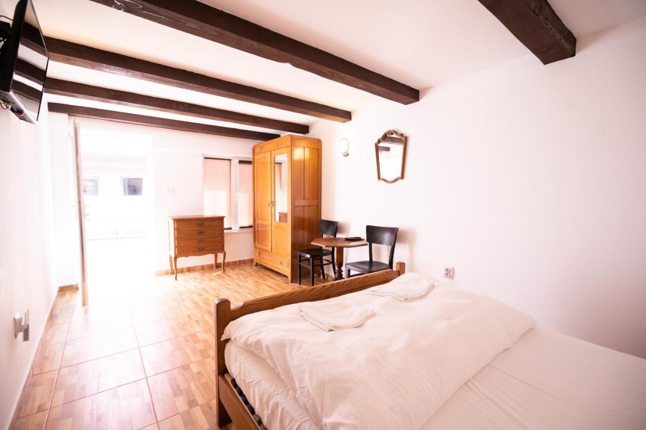 La Padure Hotel Brebu Bagian luar foto