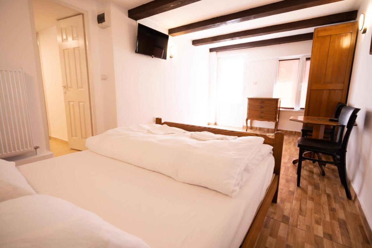 La Padure Hotel Brebu Bagian luar foto