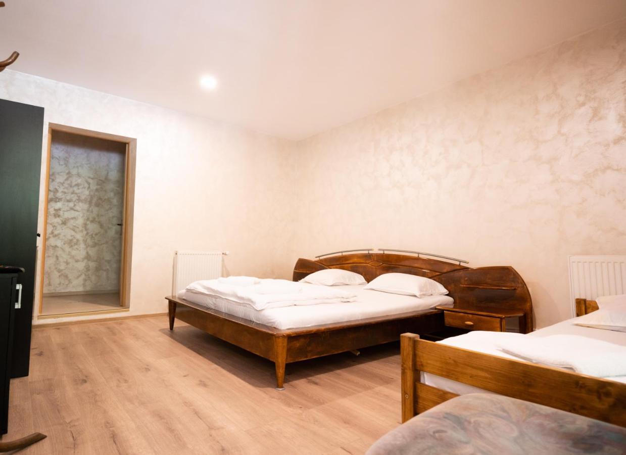 La Padure Hotel Brebu Bagian luar foto