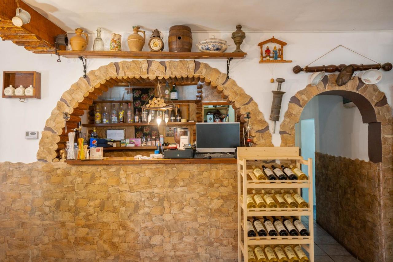 La Padure Hotel Brebu Bagian luar foto