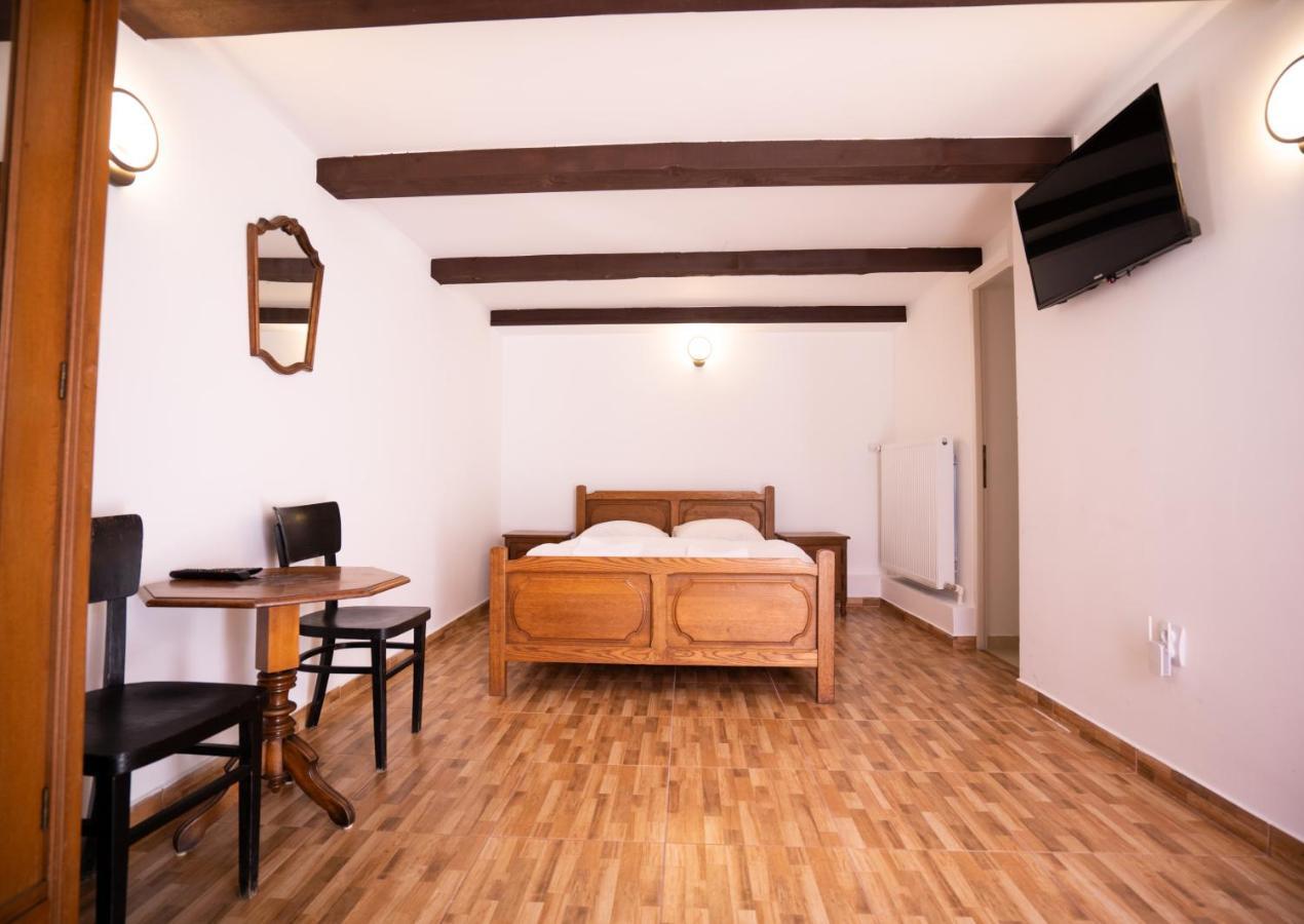 La Padure Hotel Brebu Bagian luar foto